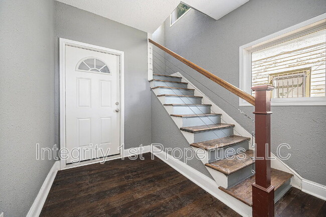 Building Photo - 1116 E 45th St