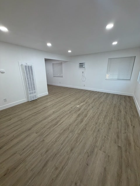 Building Photo - 550 Las Palmas Ave