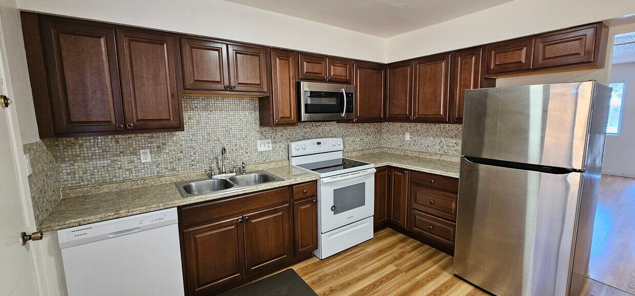 Primary Photo - 3 Bed 2 bath Park Terrace Town Home FOR RENT