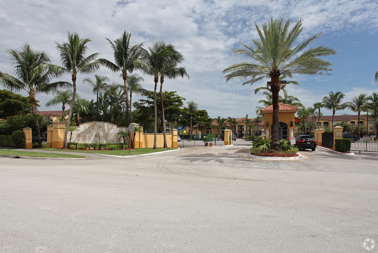 La Via Condominiums Alquileres en Pembroke Pines, FL