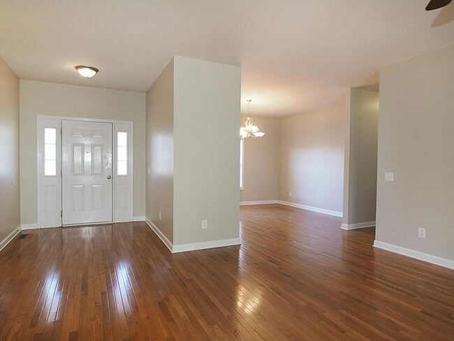 Building Photo - 32 Beryl Cir