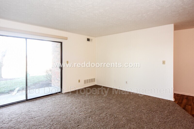 4381 Village Pkwy Cir W Unit 3 West, Indianapolis, IN 46254 Condo for