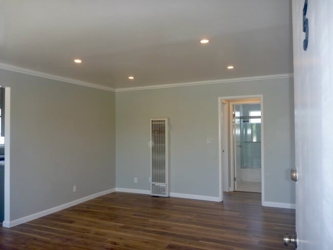 Foto del edificio - 10860 Charnock Rd