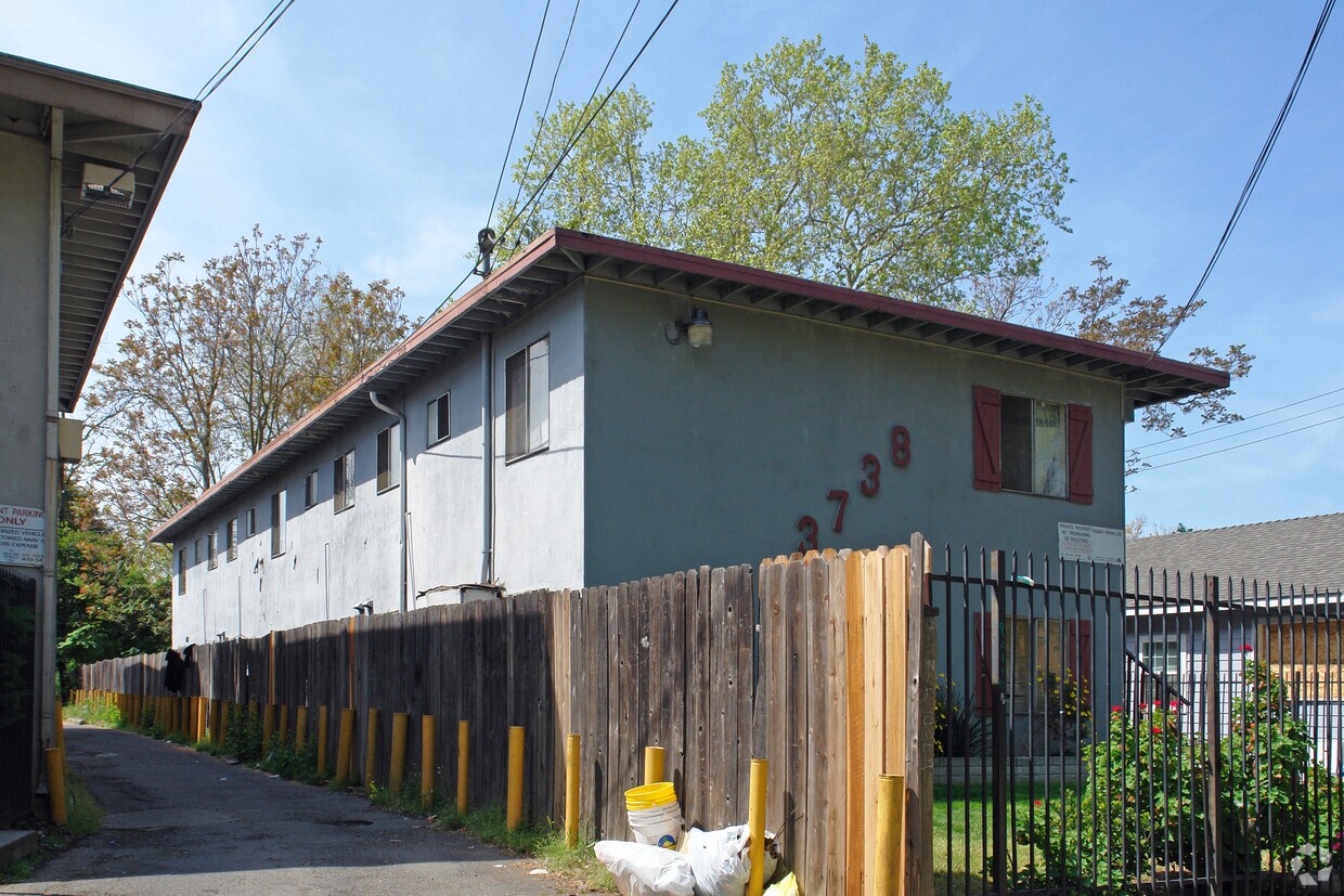 Building Photo - 3738 4th Ave