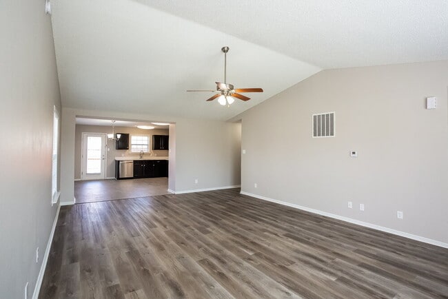 Building Photo - 600 Streamside Dr