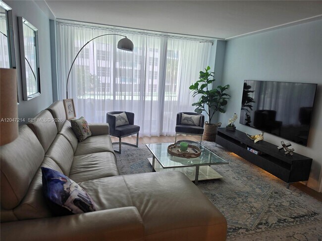 Foto del edificio - 5151 Collins Ave