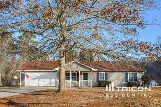 Building Photo - 110 W Forest Dr