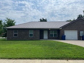 Building Photo - 412 Ash St