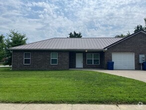 Building Photo - 412 Ash St