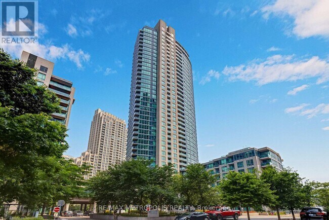 Building Photo - 215 Fort York Blvd