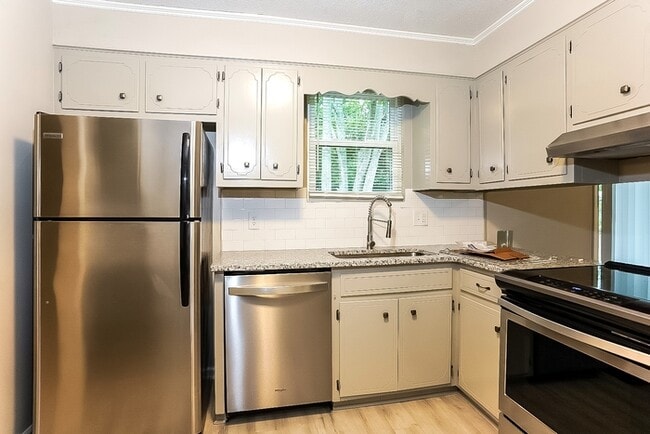 Building Photo - Charming 3-Bedroom Ranch in Hephzibah, GA