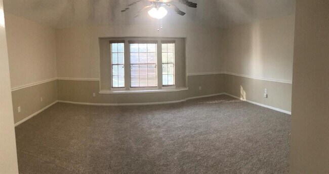Building Photo - 2211 Pincher Creek Dr