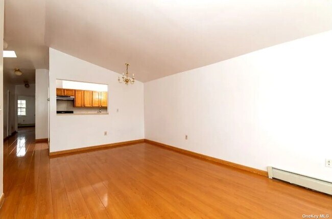 Foto del edificio - 82-98-98 Country Pointe Cir