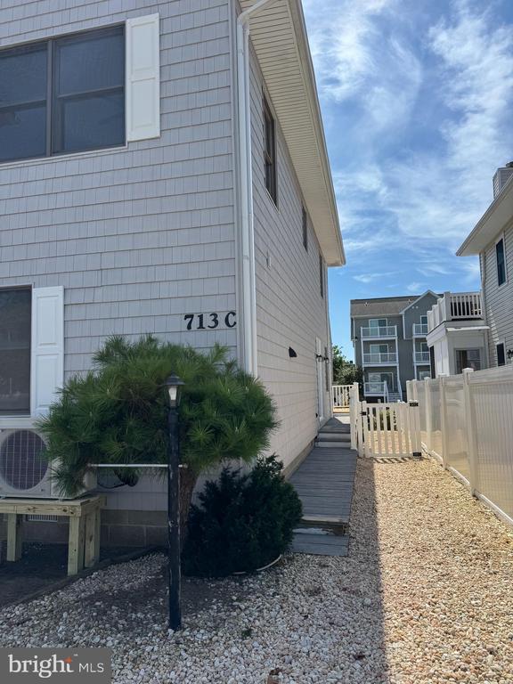 Foto del edificio - 713 Mooring Rd