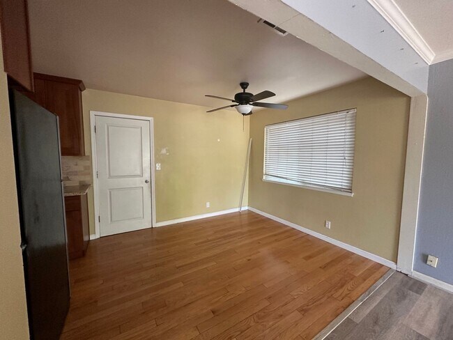 Building Photo - Picture perfect street with its own park!