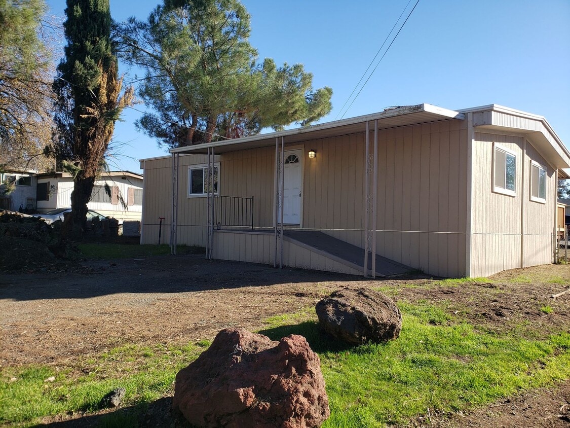 14905 Saroni Pkwy, Clearlake, CA 95422 House Rental in Clearlake, CA