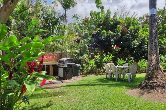 Foto del edificio - Spacious 2BR/2BA Condo with Garden View – Steps from the Ocean