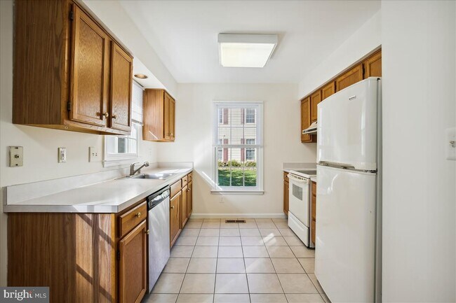 Building Photo - 8612 Fountain Valley Dr