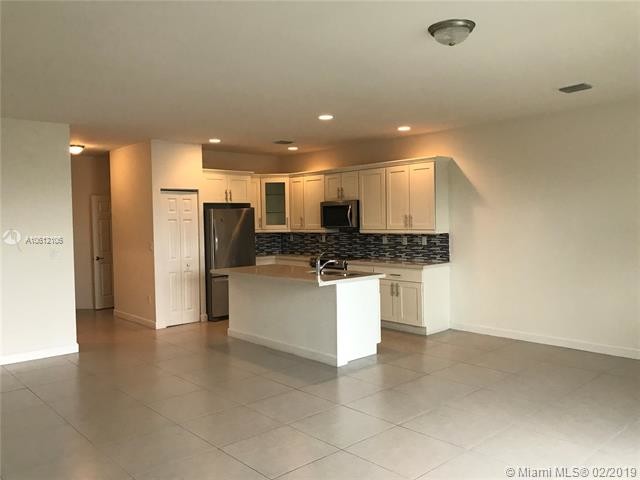 Foto del edificio - 10441-10461 NW 61 Lane
