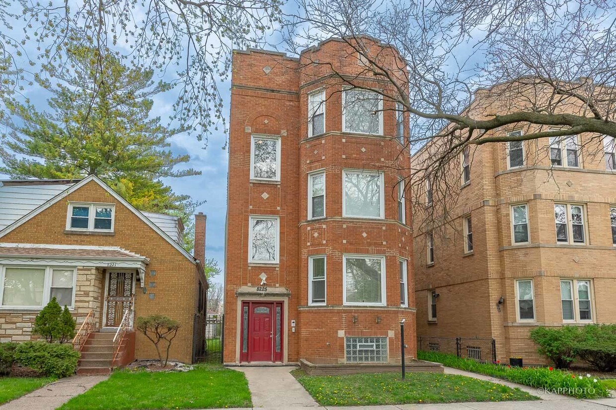 Foto principal - 8225 S Prairie Ave