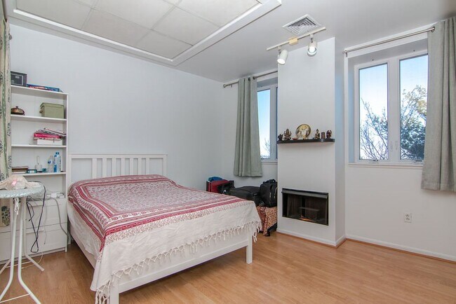 Foto del edificio - 75 Liberty Ave