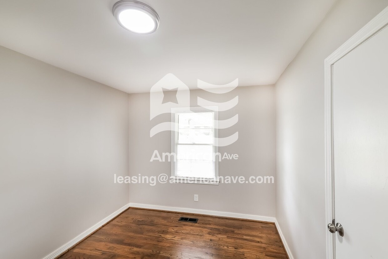 Building Photo - 4419 6th St E