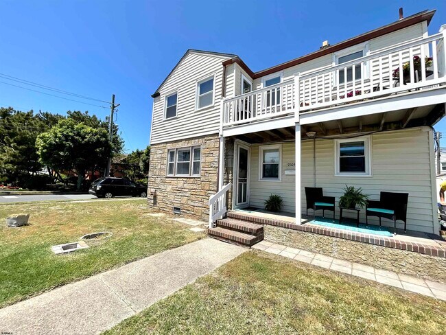 Building Photo - 9105 Amherst Ave