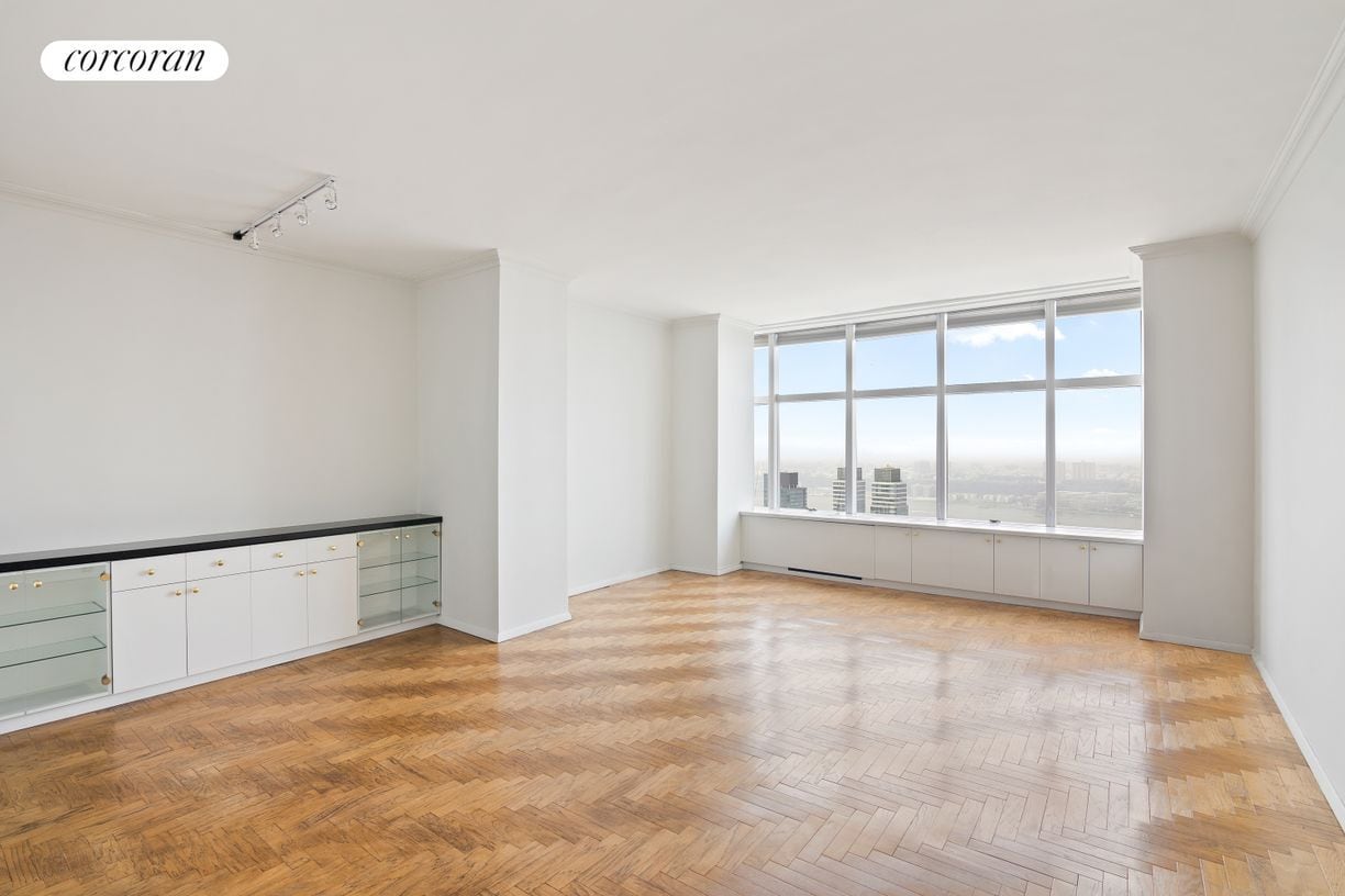 Primary Photo - 160 W 66th St