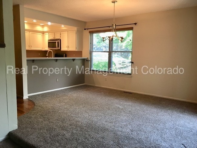 Building Photo - Gorgeous Townhome in Sunset Ridge
