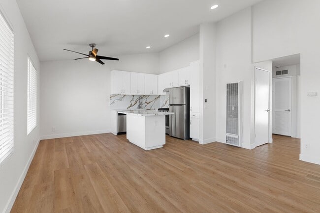 Building Photo - 1066 Coronado Ave