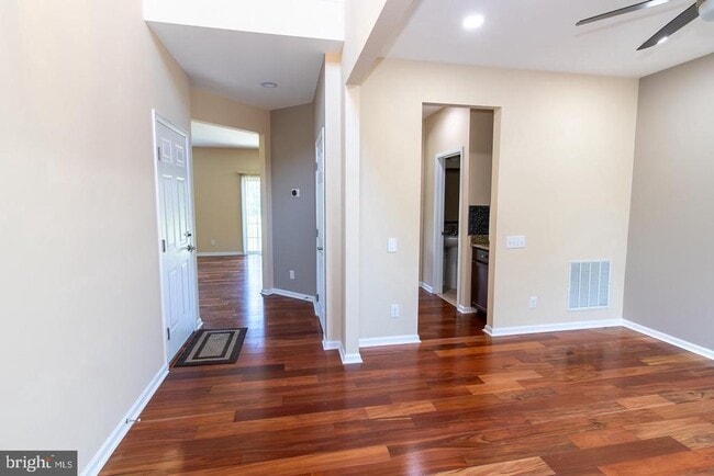 Building Photo - 823 S Haines Cir