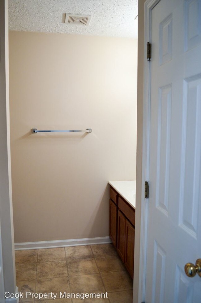 Foto del edificio - 2056 Stonehenge Ave