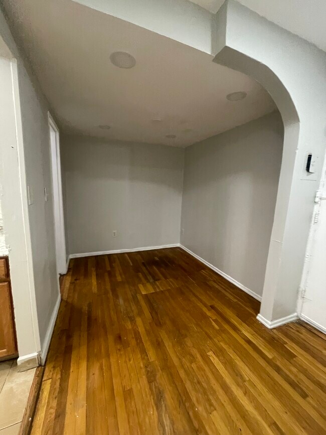 633 Nye Ave B1 - 639 Nye Ave
