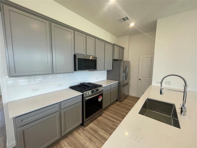 Foto del edificio - 5558 Amber Brook Ln
