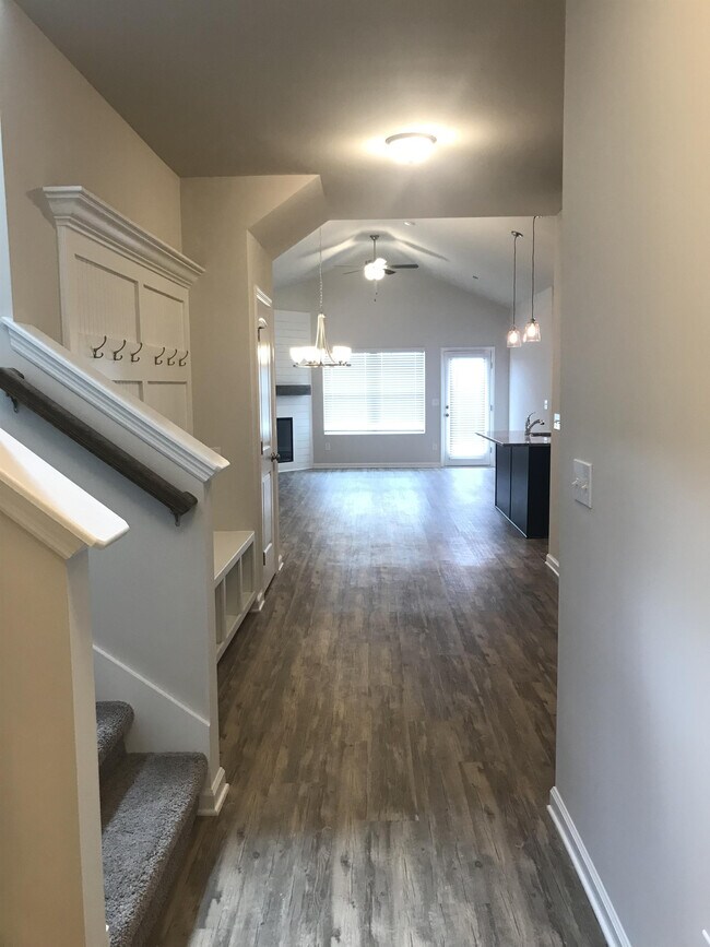 Building Photo - 102 Daymark Dr