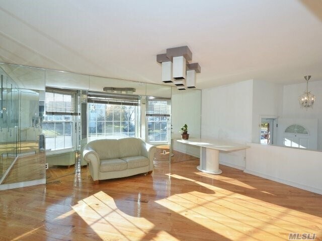 Foto del edificio - 5 Carriage Rd