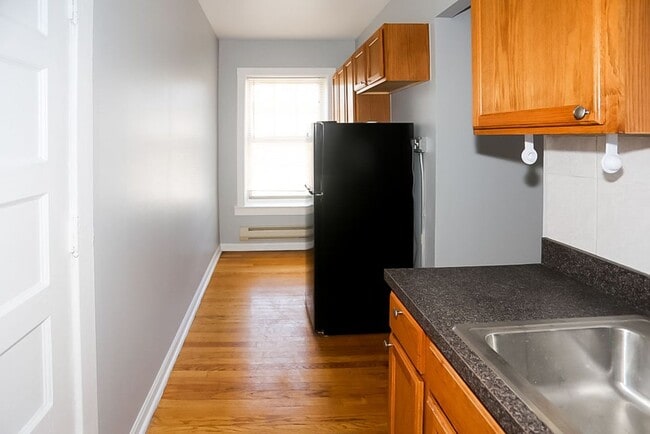 Building Photo - 3263 W Wrightwood Ave