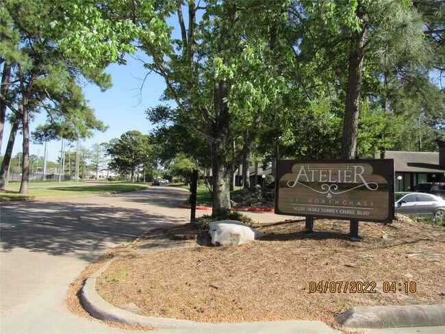 Foto del edificio - 14351 Torrey Chase Blvd