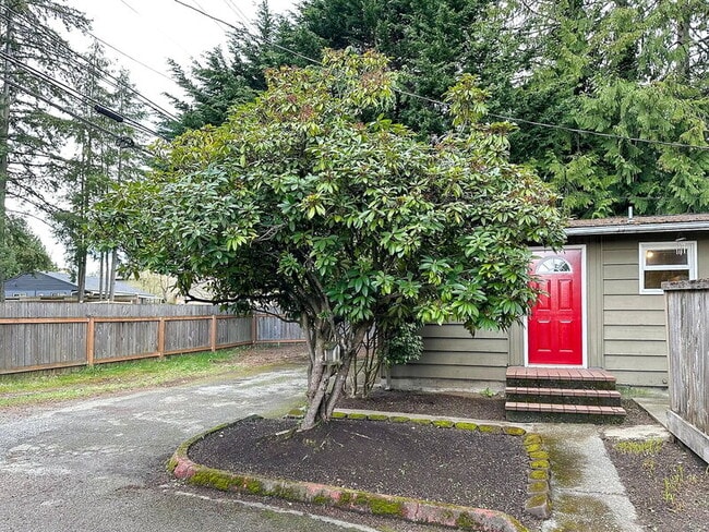 Building Photo - 523 Madison St