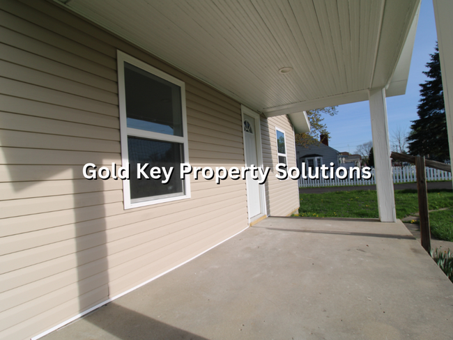 Building Photo - 2 Bed 1 Bath Home For Rent W/ Covered Fron...