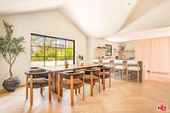 Building Photo - 8353 Sunset View Dr