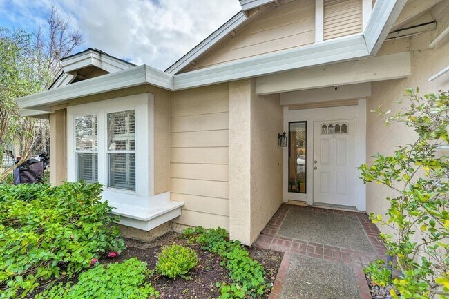 Foto del edificio - Spacious 4bed 2bath available in now Natomas!