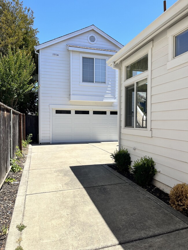 Beautiful, spacious studio above garage - 1702 Canyon Run