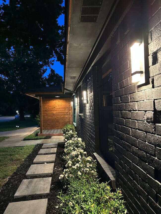 Foto del edificio - 5809 Westhaven Dr