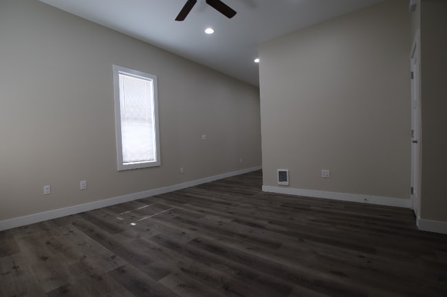 Building Photo - 527 Hillsdale St