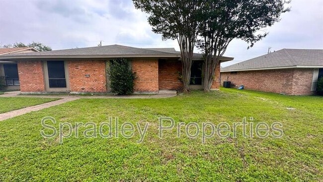 Building Photo - 405B Cheyenne Dr