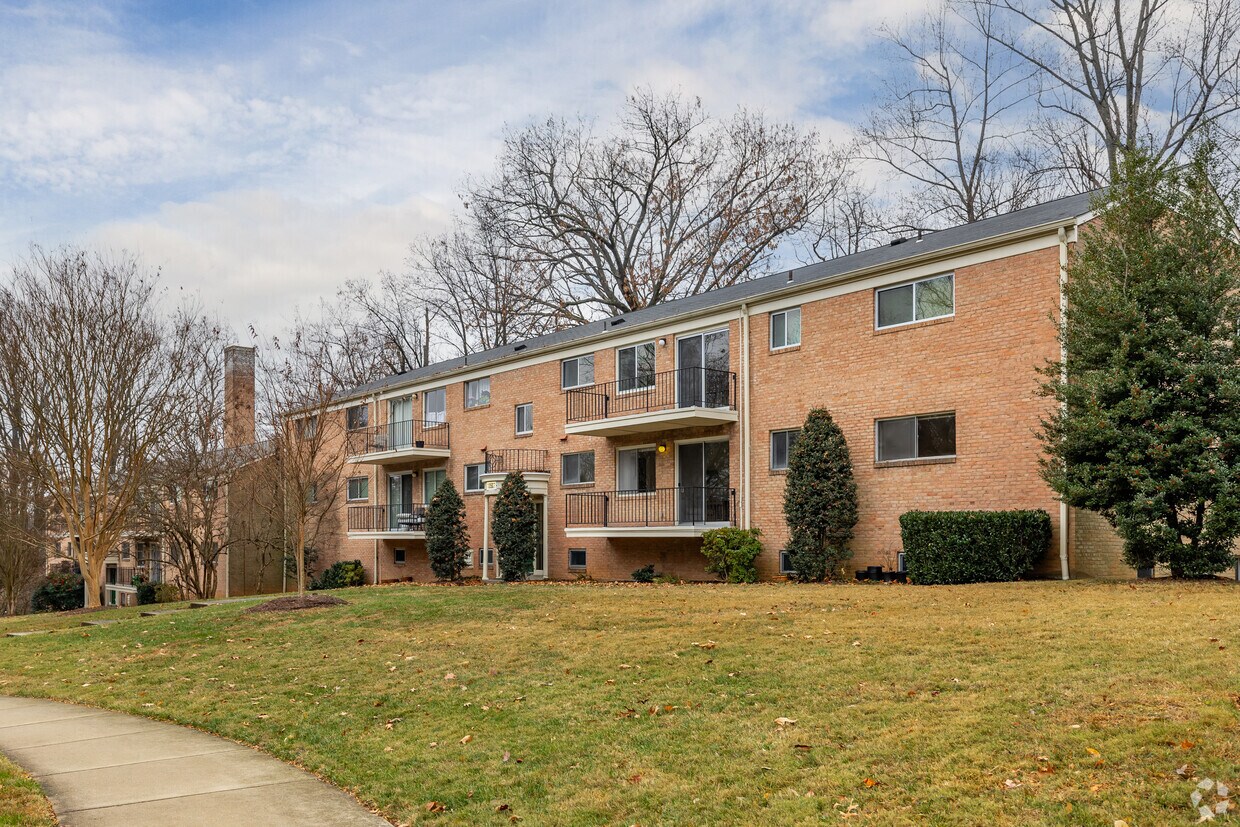 10520 Montrose Ave - Parkside Condominium