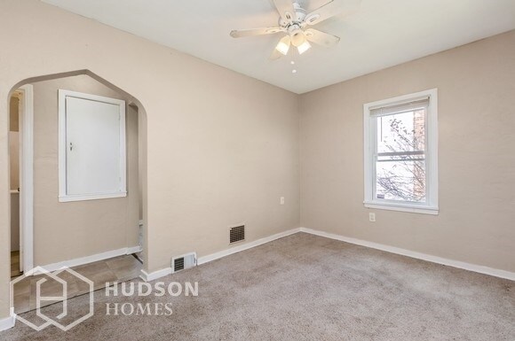 Foto del edificio - AVAILABLE NOW! - 2320 Webster Ave, West Mi...