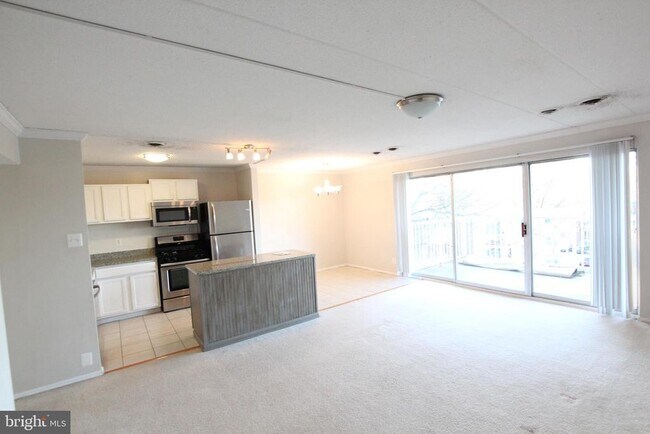 Building Photo - 2624 Redcoat Dr