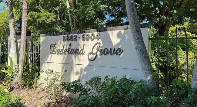 Building Photo - 6890 N Kendall Dr